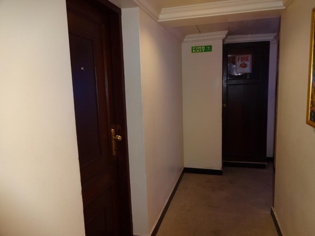 Westway Hotel Kóžikkót Exteriér fotografie